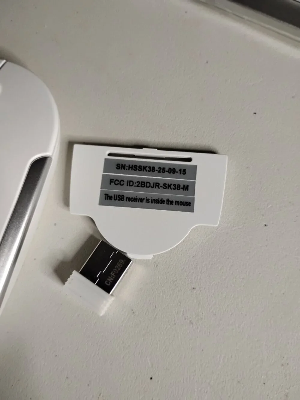seenda Rechargeable Wireless Keyboard and Mouse Combo Silver and White